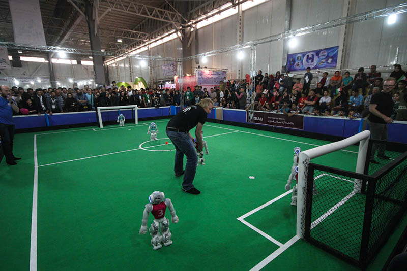 روز پرهیجان رقابت روبات‌های فوتبالیست