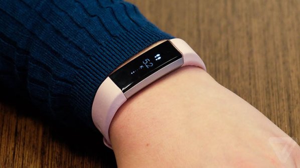 Fitbit Alta؛ یک بار شارژ کنید، شش روز استفاده کنید!