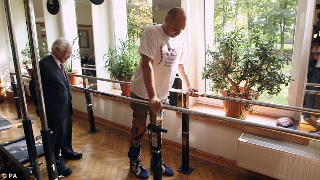 بیمار قطع نخاعی لهستانی با استفاده از پردازش های کامپیوتری به راه افتاد