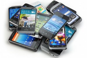 وزیر ارتباطات: محدودیت تعداد واردکنندگان گوشی از دلایل گرانی بازار تلفن همراه